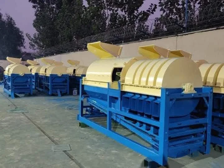 Blue and cream threshers lined up